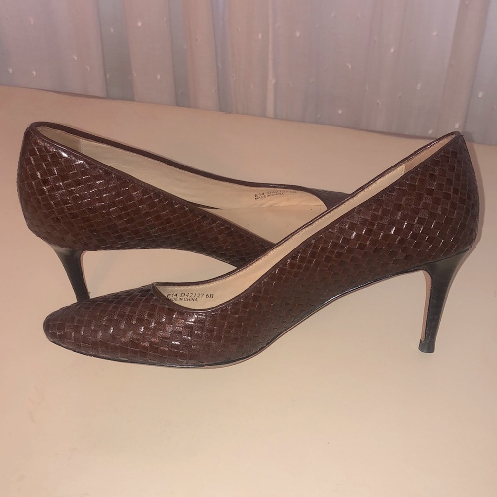 women’s woven heeled shoe